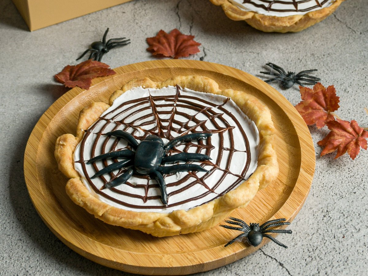 Spider Web Banoffee Pie